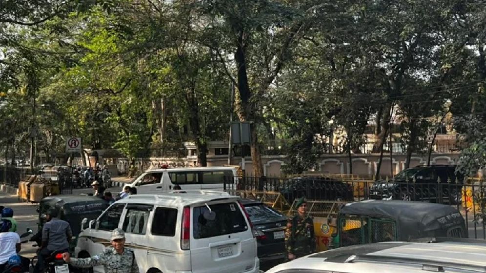 যমুনা ছেড়ে নিজ বাসায় ড. ইউনূস