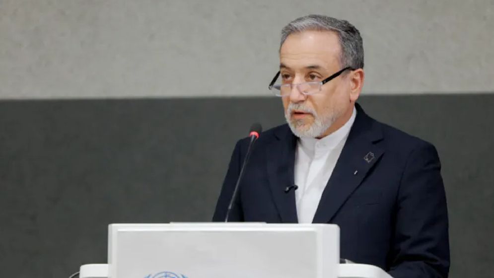 আয়াতুল্লাহ আলি খামেনি জীবিত আছেন