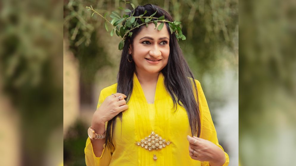 হঠাৎ থানায় কেন অভিনেত্রী মনিরা মিঠু?