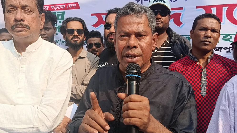 শহীদ মিনারে ফুল দেওয়া নিয়ে এমপি-ডিসি দ্বন্দ্ব-হুমকি