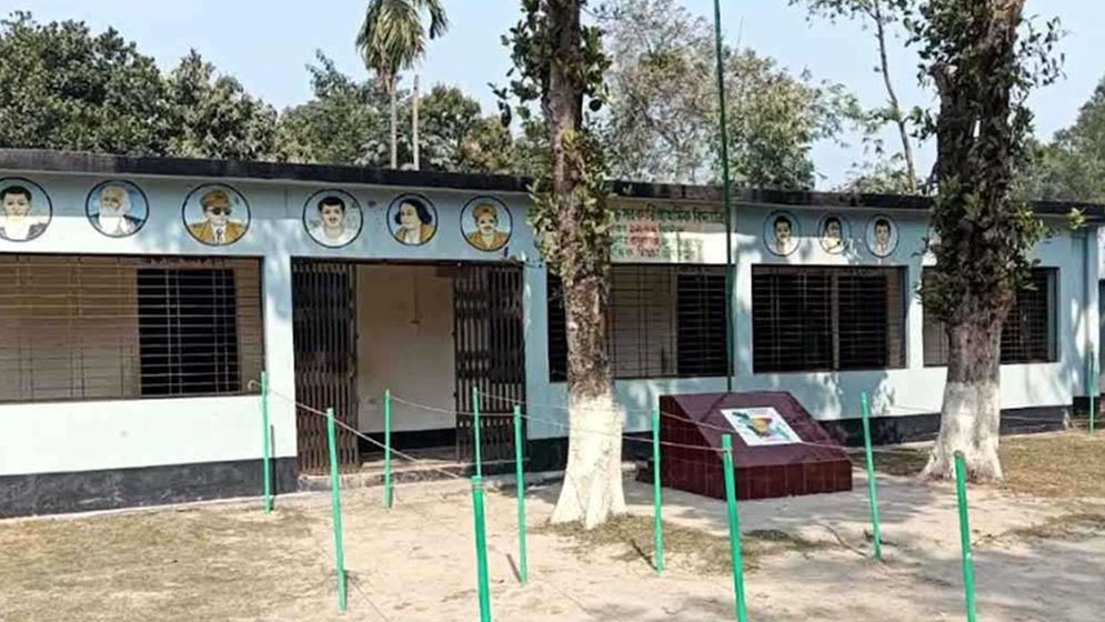 রংপুরে ভোটকেন্দ্র থেকে সিসি ক্যামেরা চুরি