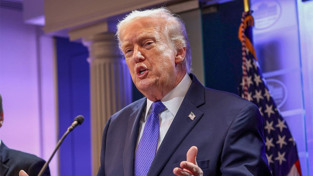 নতুন আইনে ১০ শতাংশ শুল্ক আরোপ ট্রাম্পের