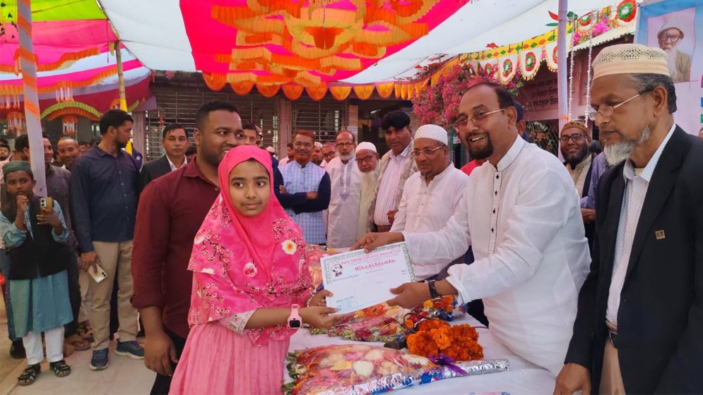ঝালকাঠিতে বয্লুর রহমান হক্কোনূরী বৃত্তি প্রদান অনুষ্ঠান অনুষ্ঠিত