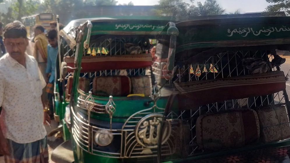 পেকুয়ায় বাস-অটোরিকশার সংঘর্ষে শিশু নিহত, আহত ২