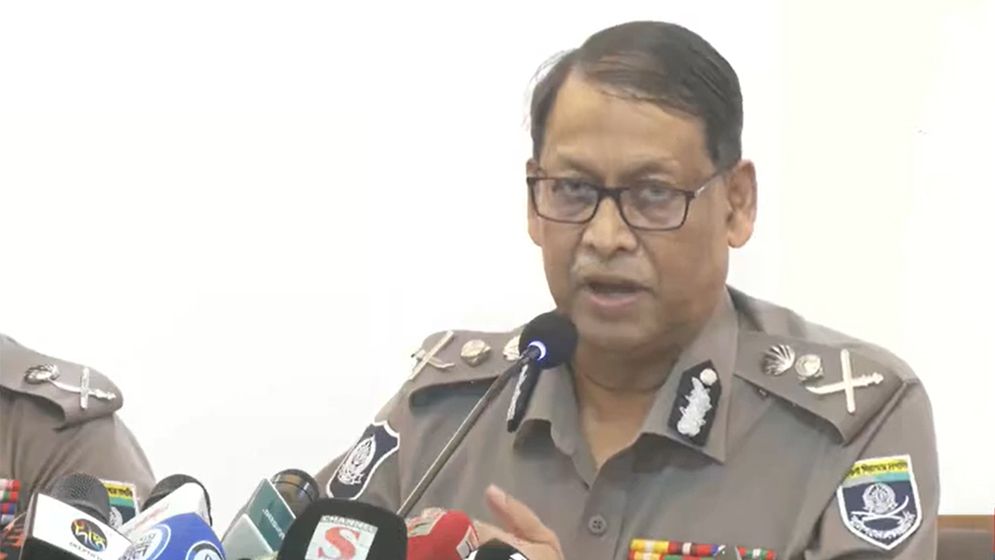 সারাদেশে ৮ হাজার ৭৭০টি ঝুঁকিপূর্ণ ভোটকেন্দ্রে নিছিদ্র নিরাপত্তা -আইজিপি