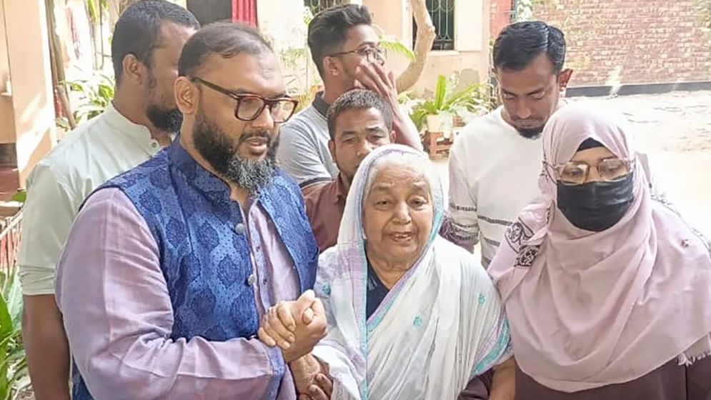 তুলির মায়ের সঙ্গে দেখা করলেন ব্যারিস্টার আরমান