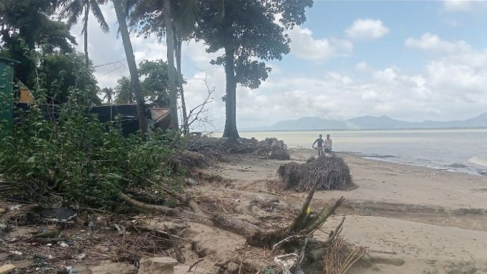 টেকনাফে পাঁচ বাংলাদেশীকে ধরে নিয়েছে মিয়ানমারের সশস্ত্র গোষ্ঠী  