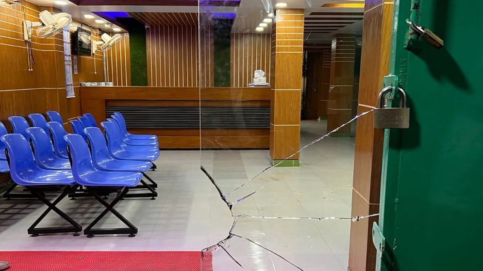 দুই হাজার টাকার জন্য ছাত্রদলের প্রাইভেট হাসপাতালে হামলা ও ভাংচুর 