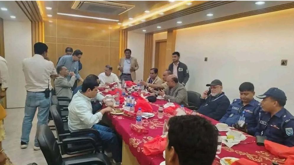 পুলিশ কর্মকর্তাদের মধ্যাহ্নভোজ করালেন বিএনপি প্রার্থী