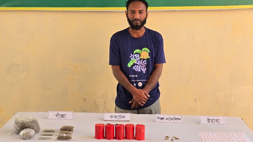 সাতক্ষীরায় ককটেল ও গুলিসহ আটক ১