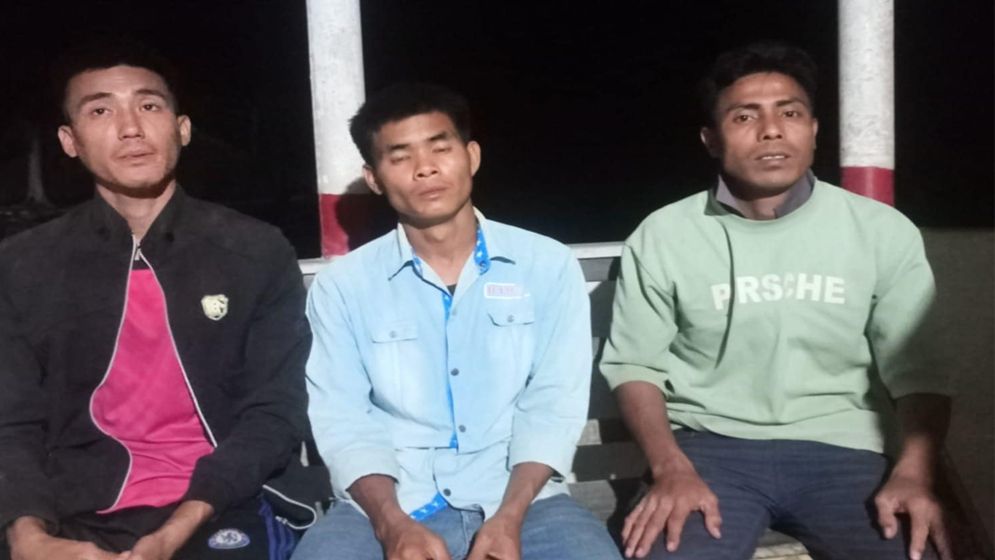 বাংলাদেশে অনুপ্রবেশকালে আরাকান আর্মির ৩ সদস্য আটক