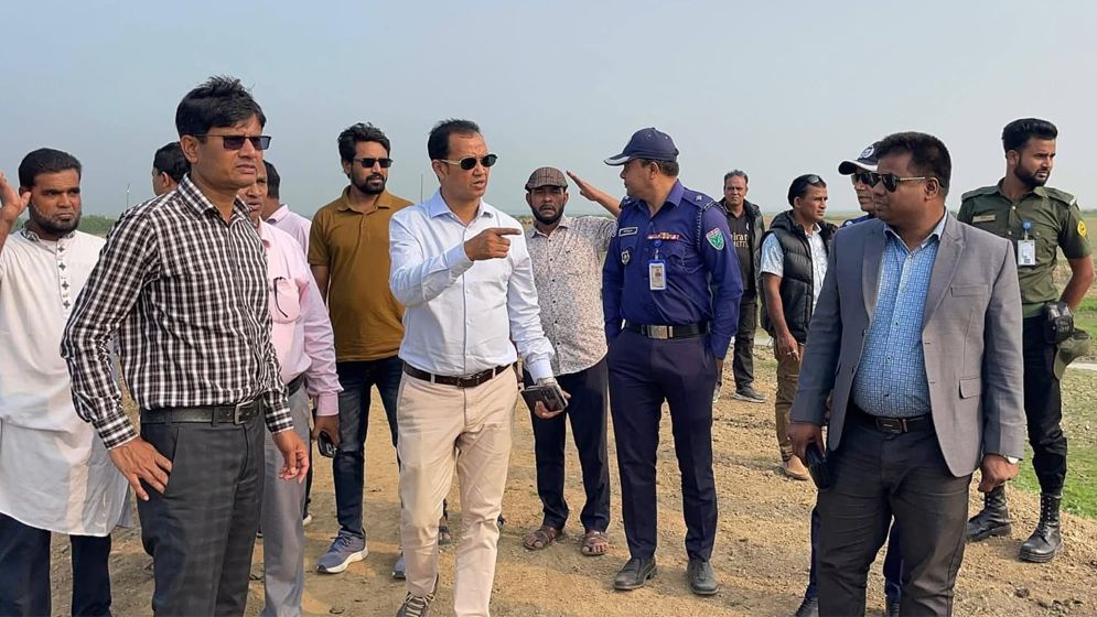 হাওরের বাঁধ পরিদর্শনে এমপি কামরুল 