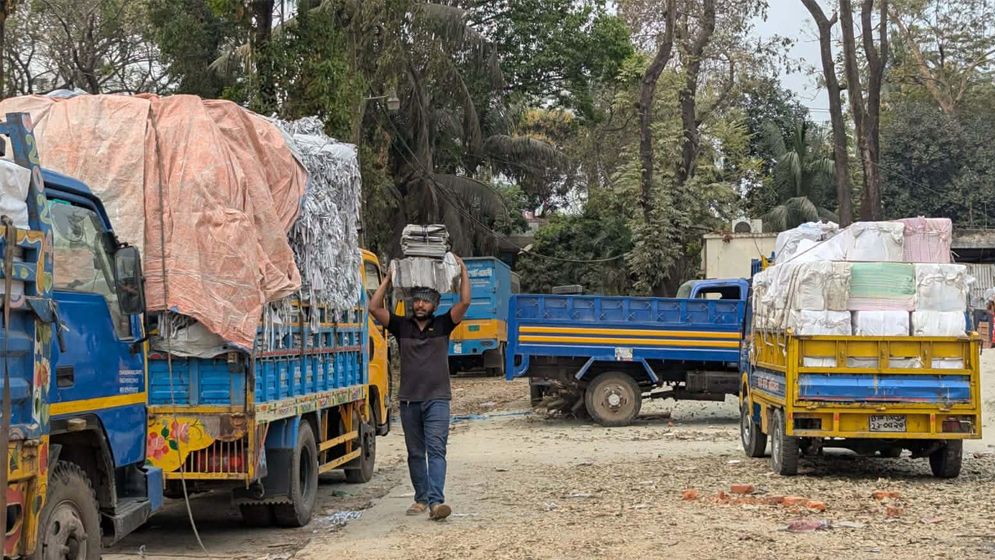 সোনারগাঁওয়ে অবৈধ ছাপাখানায় অভিযান, ২০ লাখ টাকার গাইড জব্দ