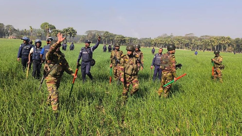 ফরিদপুরে দুপক্ষের সংঘর্ষ-অগ্নিসংযোগ, আহত ২০