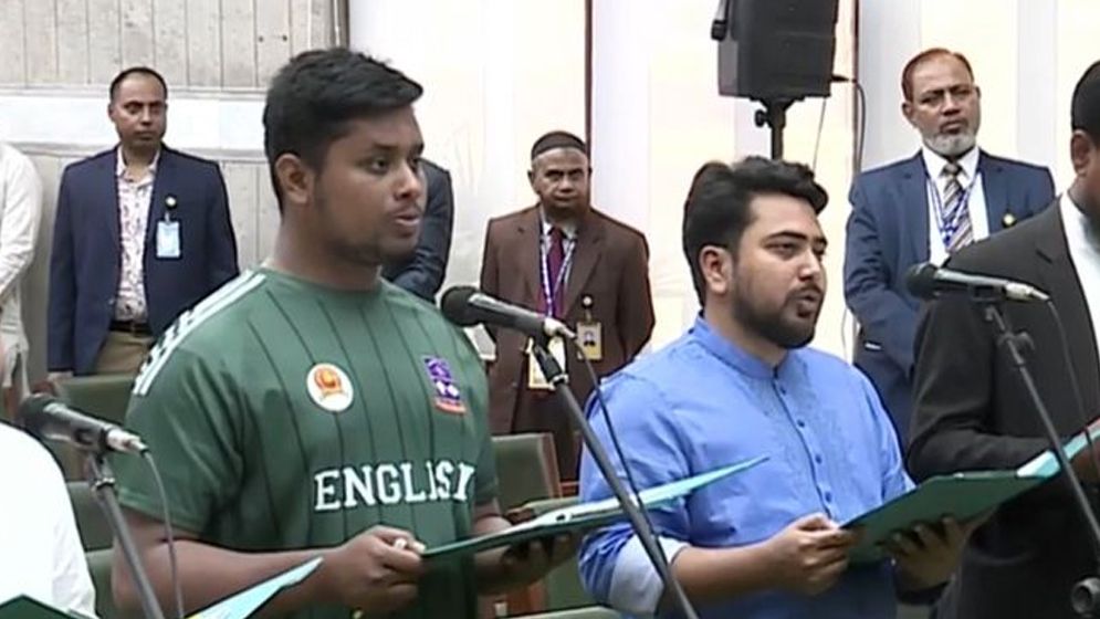  ১০ নম্বর জার্সি পরেই শপথ নিলেন হাসনাত আবদুল্লাহ