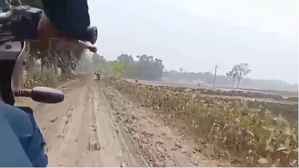 ঝিকরগাছায় অবাধে অবৈধভাবে চলছে ওমাটি বালু উত্তলন