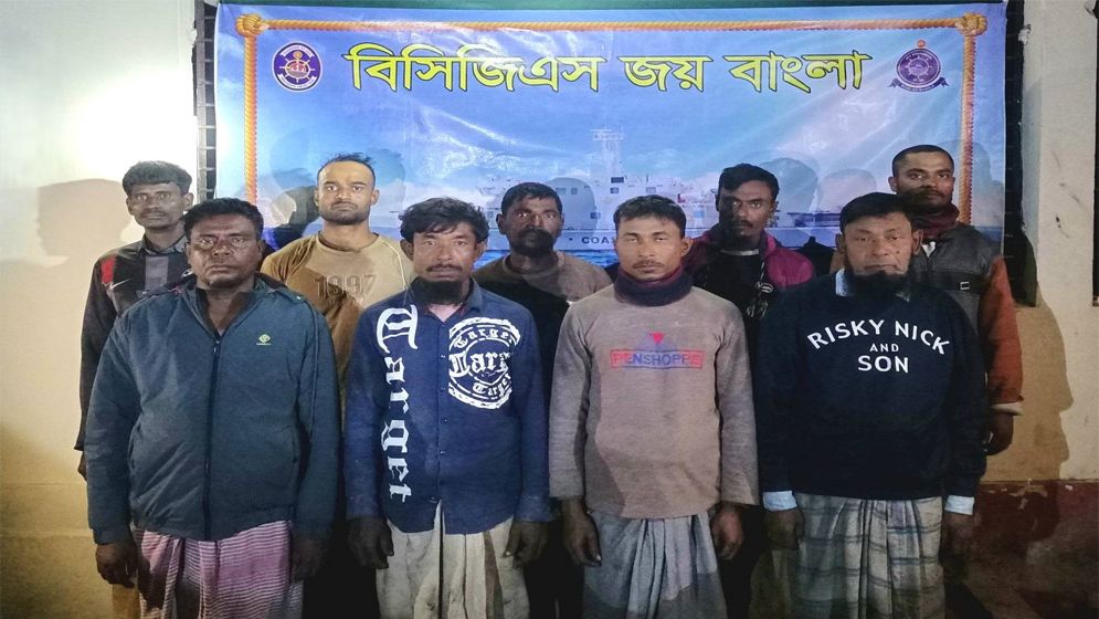 সমুদ্রে ইঞ্জিন বিকল: ভাসমান ৯ জেলেকে জীবিত উদ্ধার 