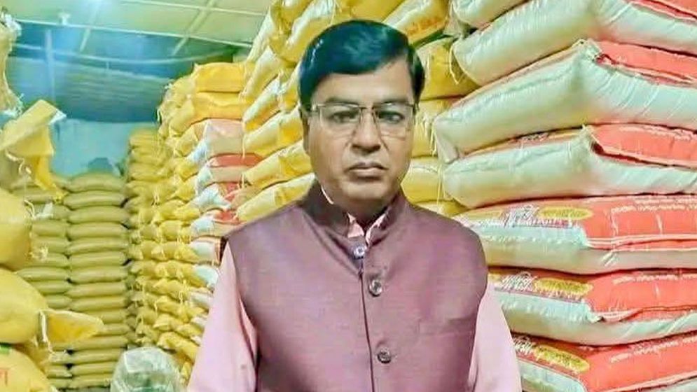 ব্যবসায়ীকে কুপিয়ে হত্যার পর শাটার বন্ধ করে যায় দুর্বৃত্তরা   