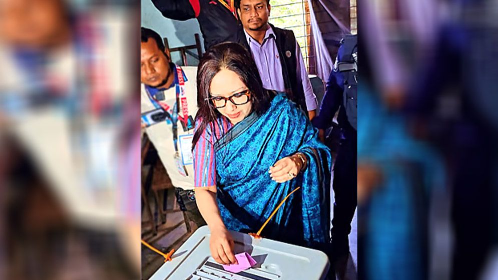 ভোট দিলেন রুমিন ফারহানা