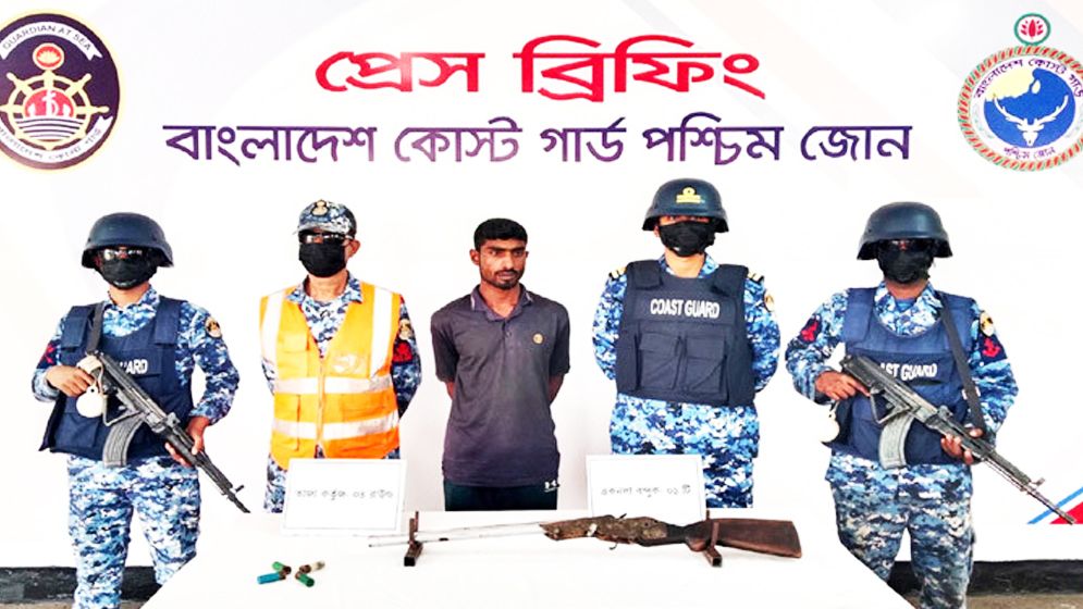 সুন্দরবনে অস্ত্রসহ দয়াল বাহিনীর সদস্য আটক
