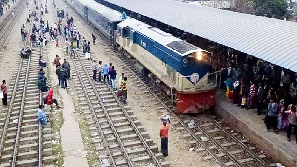 বিমানবন্দর স্টেশনে থামবে না ৯ ট্রেন