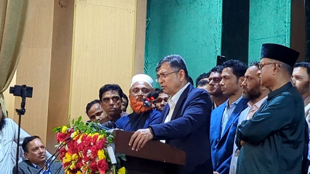 গণভোটের আইনটি ‘নারীও না, পুরুষও না’ 