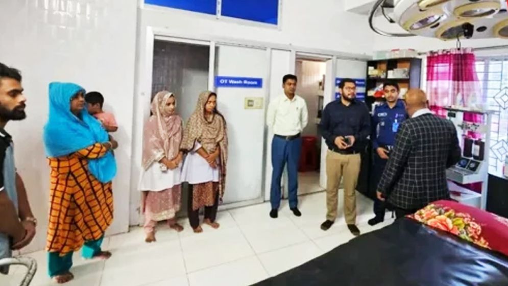 অপারেশন থিয়েটারে মোটরসাইকেলের ফগলাইট