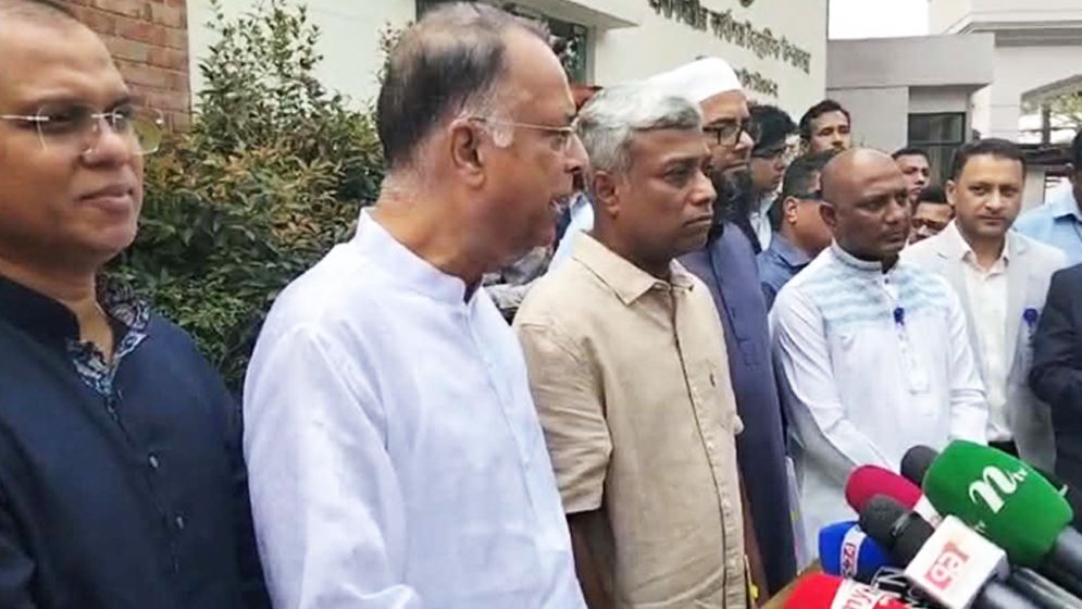 ২ জাহাজ তেল আসছে, উদ্বেগের কারণ নেই