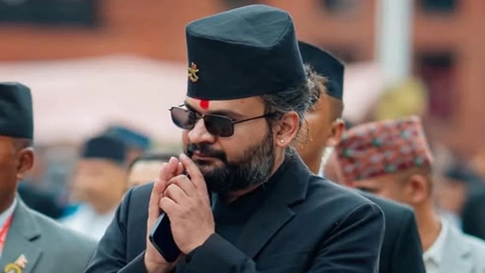 সংগীতের মঞ্চ থেকে নেপালের রাষ্ট্রনায়কের পথে বালেন শাহ  