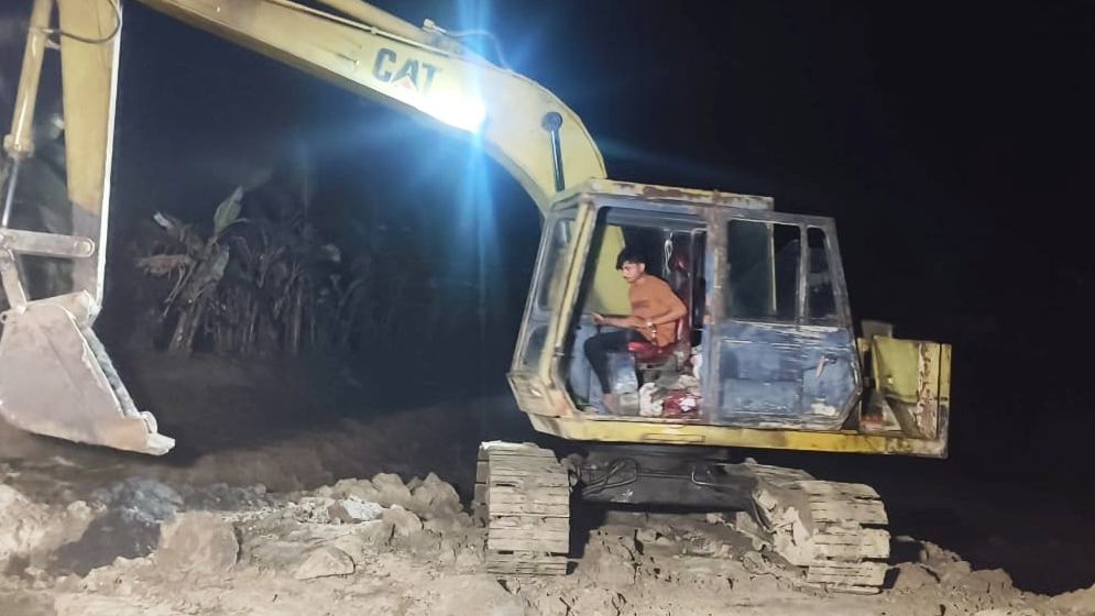 কৃষি জমিতে পুকুর খননের দায়ে ২ লাখ টাকা জরিমানা, এক্সকাভেটর জব্দ