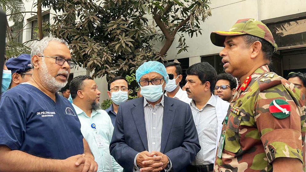 হঠাৎ ঢাকা মেডিকেল পরিদর্শনে স্বাস্থ্যমন্ত্রী