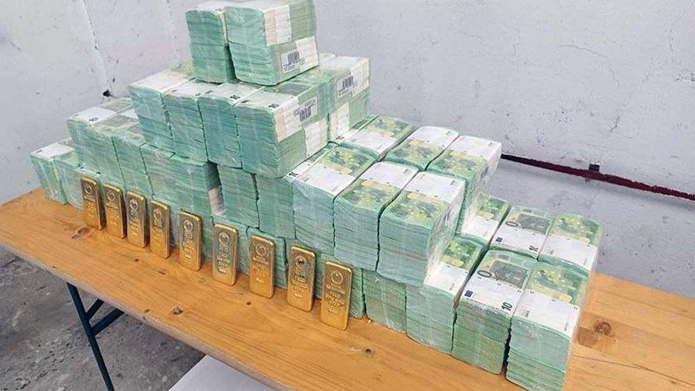 ইউক্রেনীয় বহর থেকে বিপুল পরিমাণ ইউরো-স্বর্ণ জব্দ করলো হাঙ্গেরি