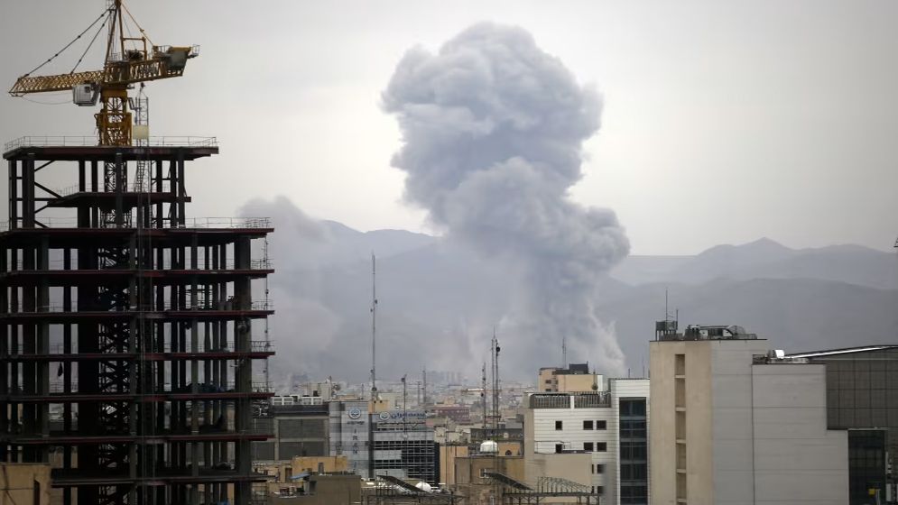 ৩ উপায়ে অবসান হতে পারে ইরান সংকট