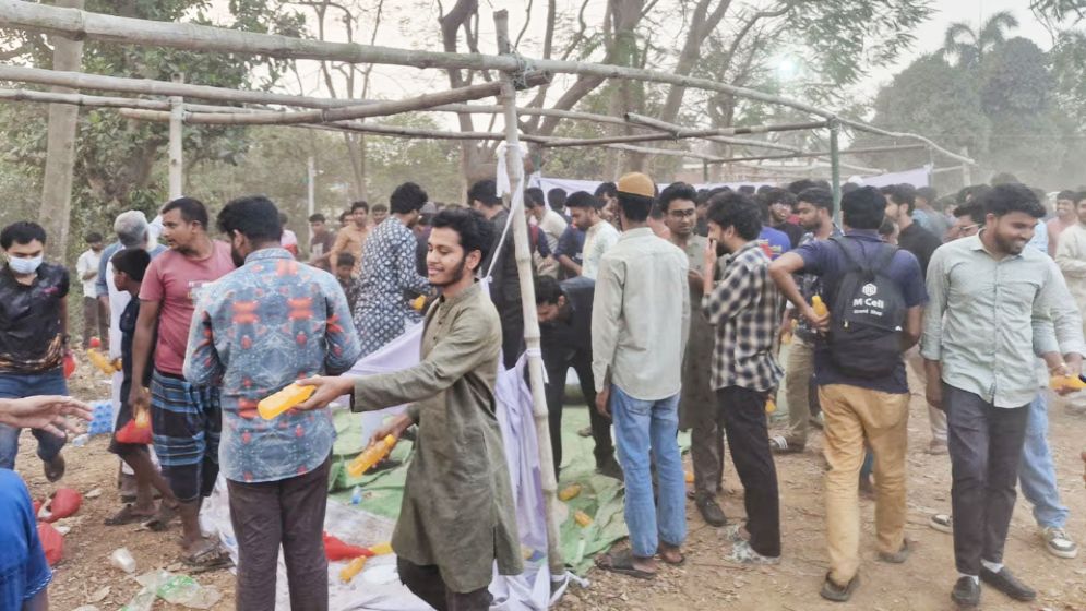 শিবিরের ইফতার মাহফিলে বিশৃঙ্খলা-গোলযোগ