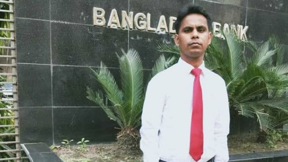 নিখোঁজ ব্যাংকারের লাশ মিললো রেললাইনের পাশে