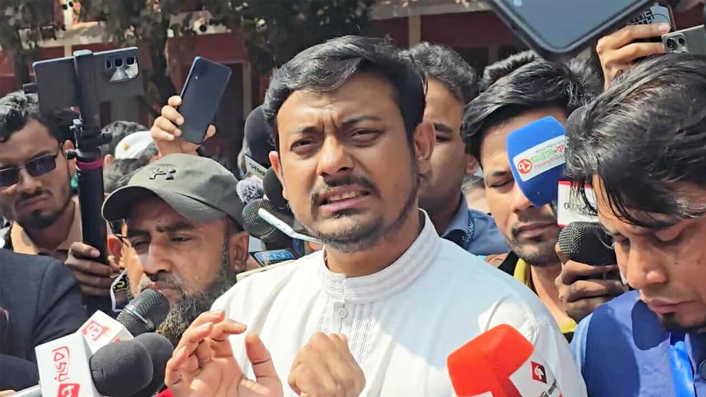 নাসীরুদ্দীন পাটওয়ারীকে আদালতে তলব
