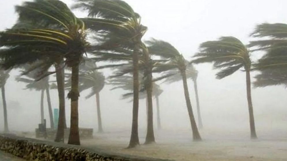 ঝোড়ো হাওয়া ও বজ্রবৃষ্টির শঙ্কা, সতর্কতা নদীবন্দরে
