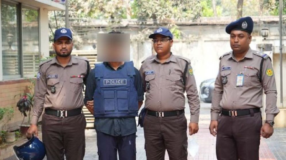 ‘বার্গার বাবু’ গ্রেপ্তার