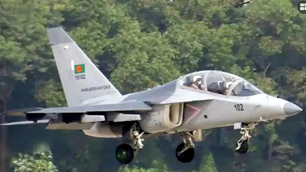 যশোরে জরুরি অবতরণ, অক্ষত পাইলট