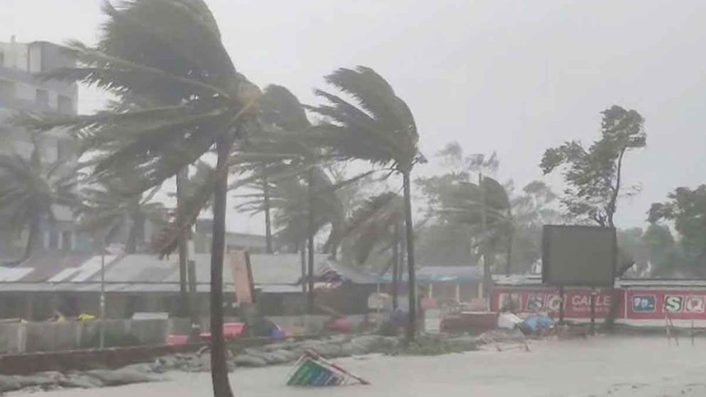  দুপুরের মধ্যে ৬০ কিমি বেগে ঝড়ের আভাস, সতর্কবার্তা জারি