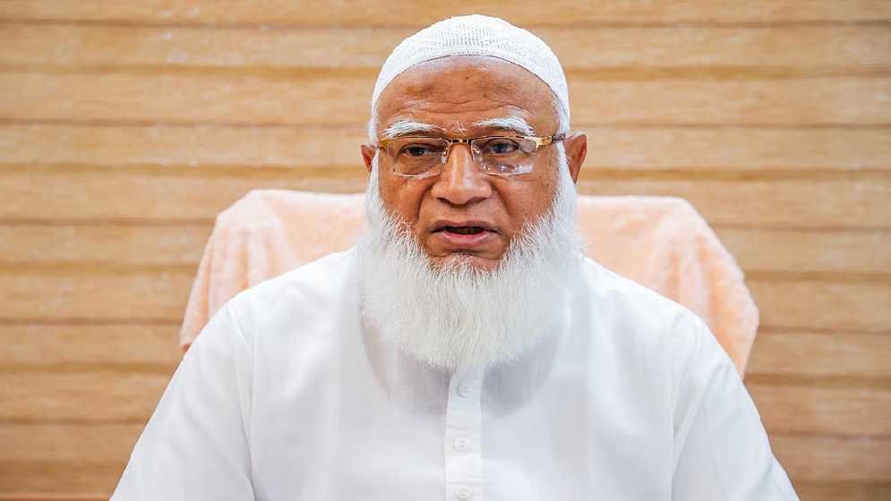 পবিত্র ওমরাহ সফরে জামায়াত আমির