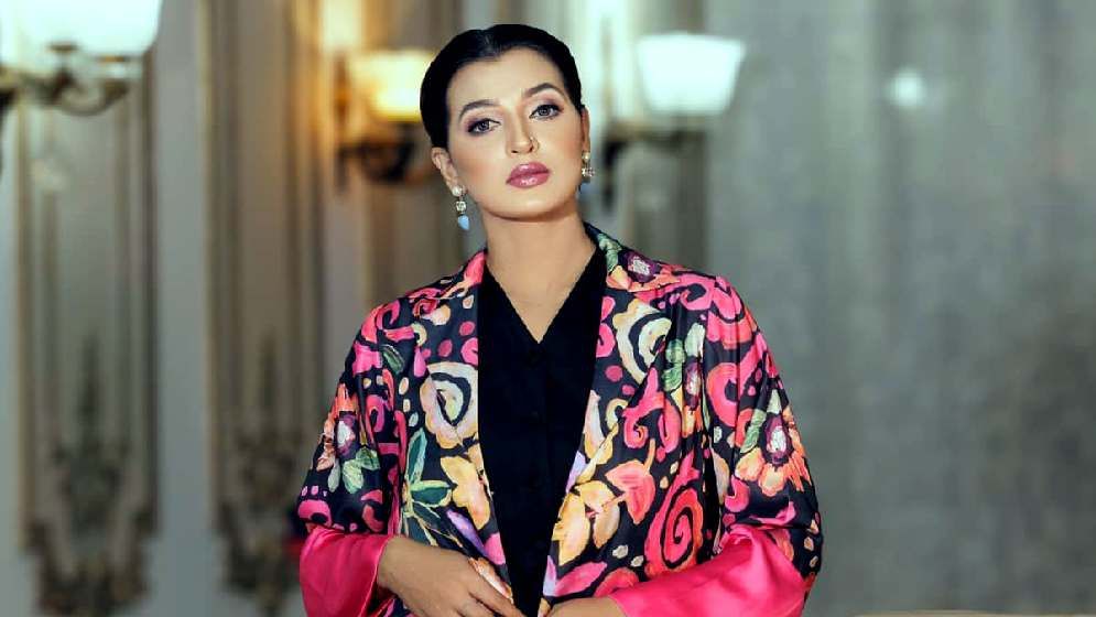 ওমরাহ পালন করতে সৌদি আরবে গেছেন নায়িকা বর্ষা