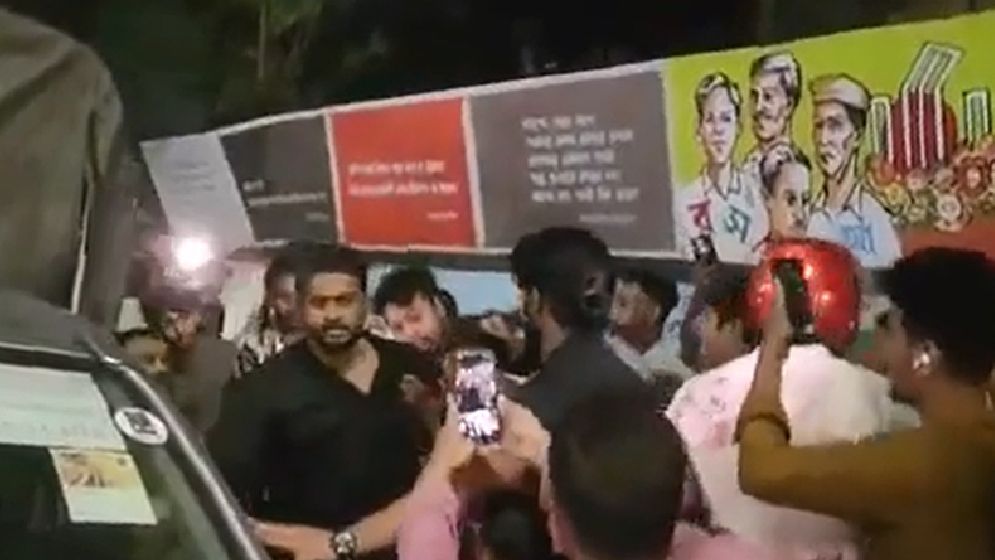 কেন্দ্রীয় শহিদ মিনারে এলোপাতাড়ি গুলি