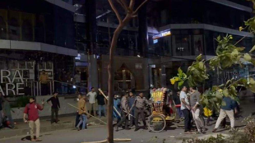 মধ্যরাতে রণক্ষেত্র উত্তরা