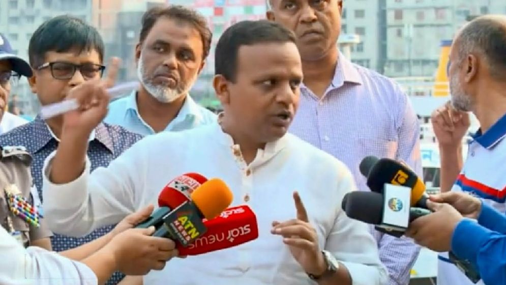 লঞ্চে নৌকা থেকে কোনো যাত্রী উঠতে দেওয়া হবে না