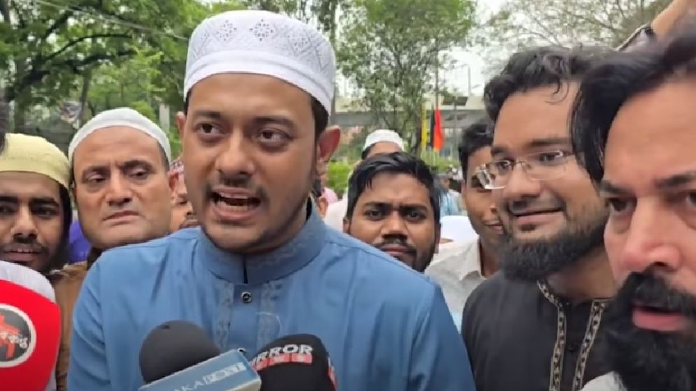 ‘আপনার মাকে যে ধর্ষণ করেছে, সেই আ.লীগের গডফাদার চুপ্পু’