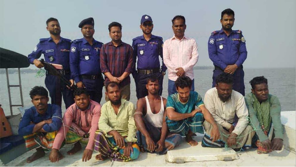 মেঘনায় অভিযানে ১৪ জেলে আটক