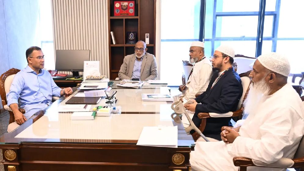 প্রধানমন্ত্রীর সঙ্গে শায়খ আহমাদুল্লাহর বৈঠক 