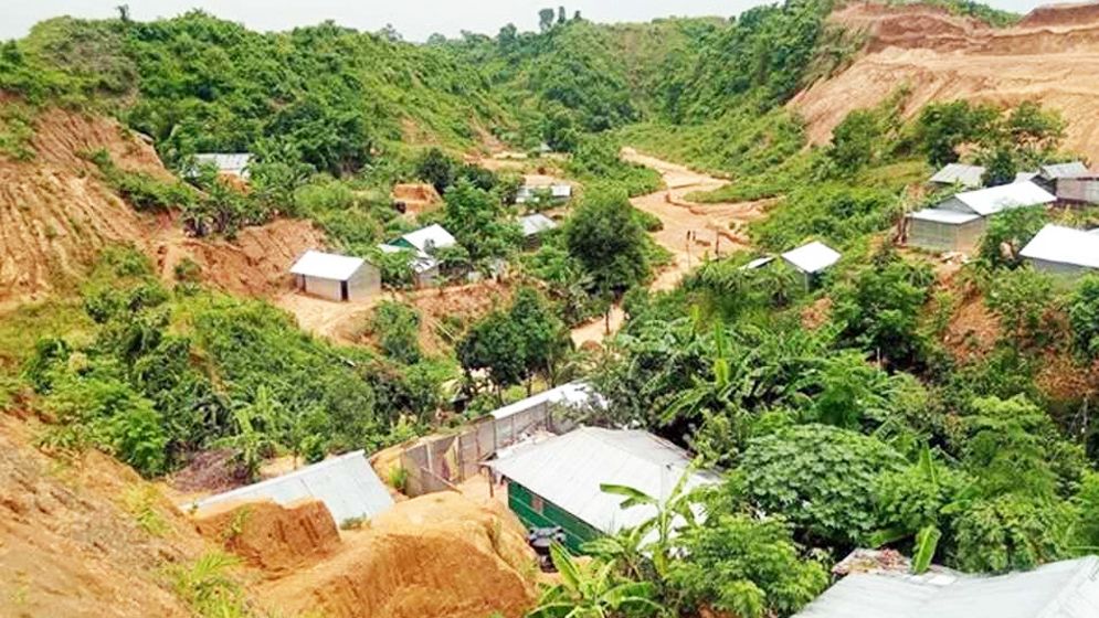সীতাকুণ্ডের জঙ্গল সলিমপুরে যৌথ বাহিনীর অভিযান