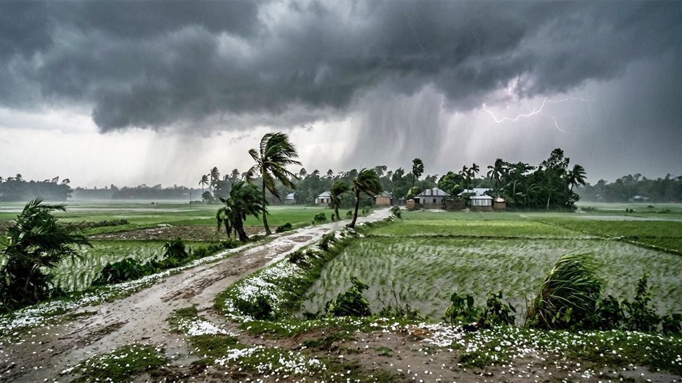 ৩ অঞ্চলে সন্ধ্যার মধ্যে ৬০ কিমি বেগে ঝড়ের আভাস